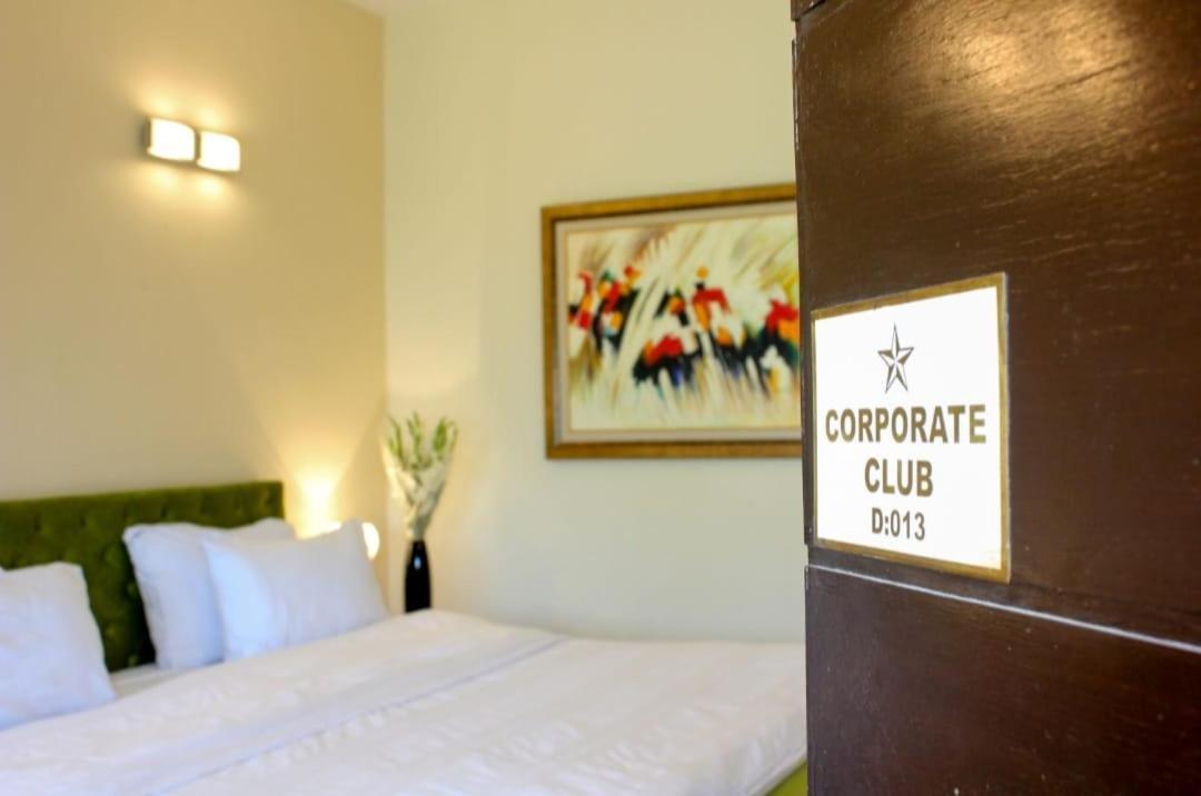 Airport Hotel カラチ エクステリア 写真