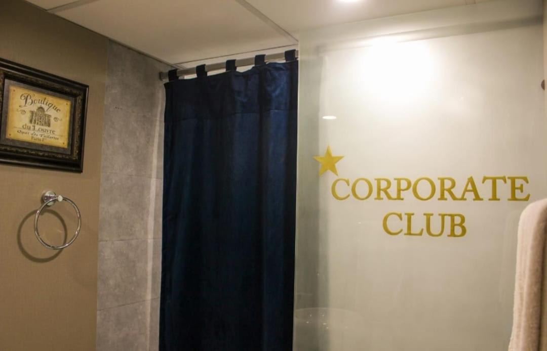 Airport Hotel カラチ エクステリア 写真